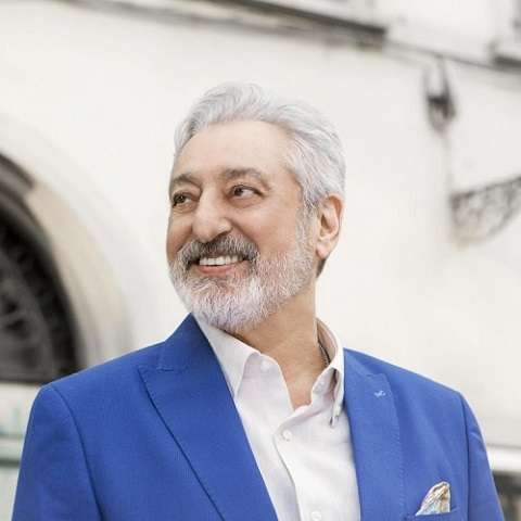دانلود اهنگ روزا با تو زندگی رو پر از قشنگی میبینم